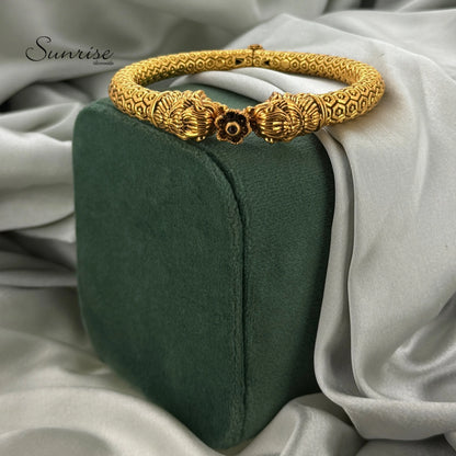 ANTIQUE KADA