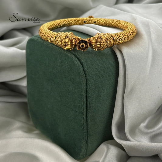 ANTIQUE KADA