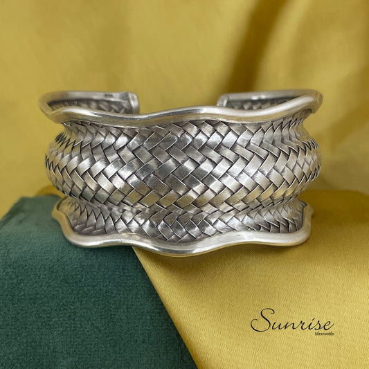 STYLISH SILVER CUFF