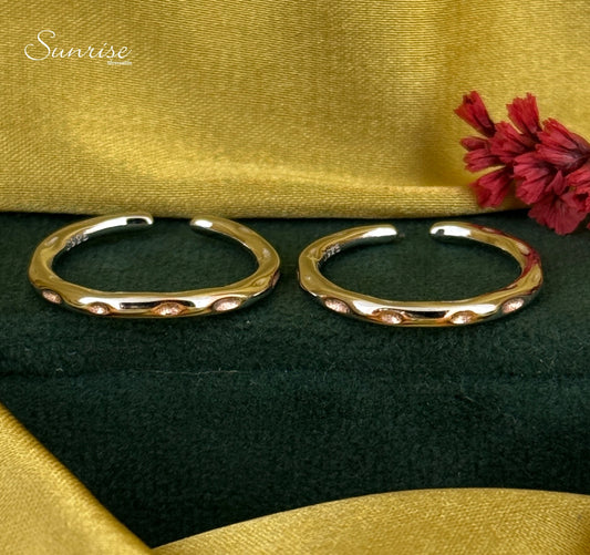 TWO TONE TOE RINGS