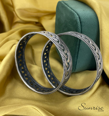 ZIG ZAG OXIDISED BANGLES