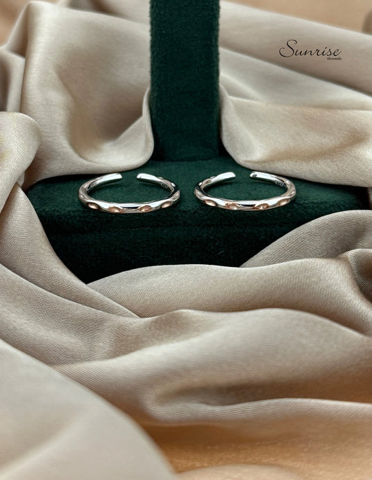 TWO TONE TOE RINGS