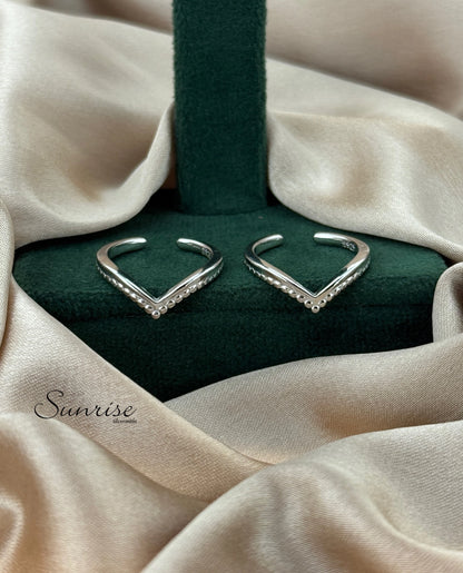 SILVER VANKI TOE RING