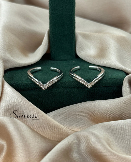 SILVER VANKI TOE RING