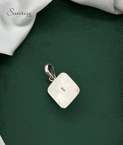 CLASSIC PEARL PENDANT