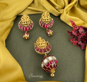 KUNDAN LAKSHMI PENDANT SET