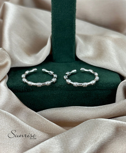 TRENDY TOE RINGS