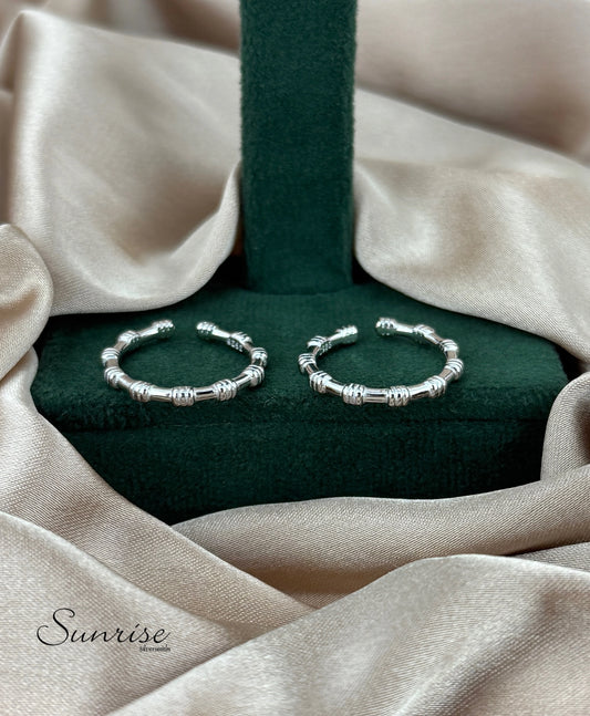 TRENDY TOE RINGS