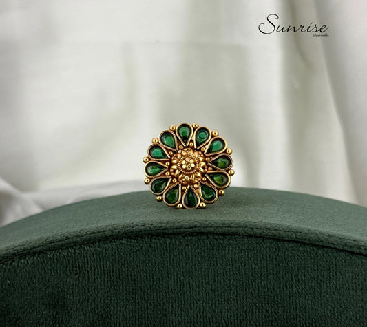 GREEN FLORAL FINGER RING
