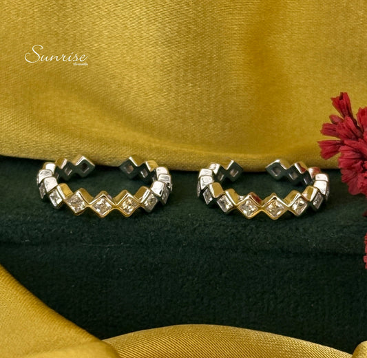 DIAMOND CUT TOE RINGS