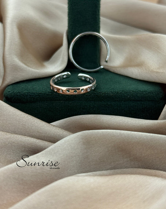 TWO TONE TOE RINGS