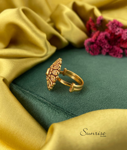 KARISHMA FINGER RING