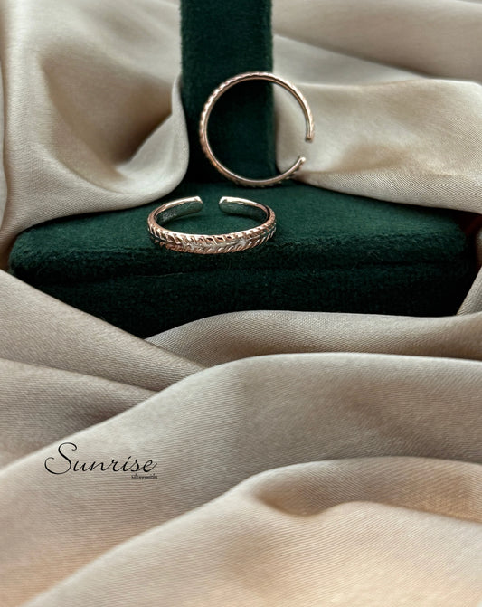 TWO TONE BAND TOE RINGS