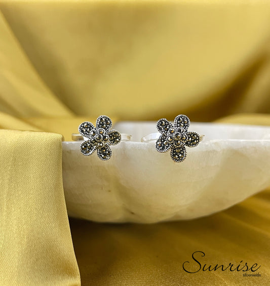 MARCASITE FLOWER TOE RING