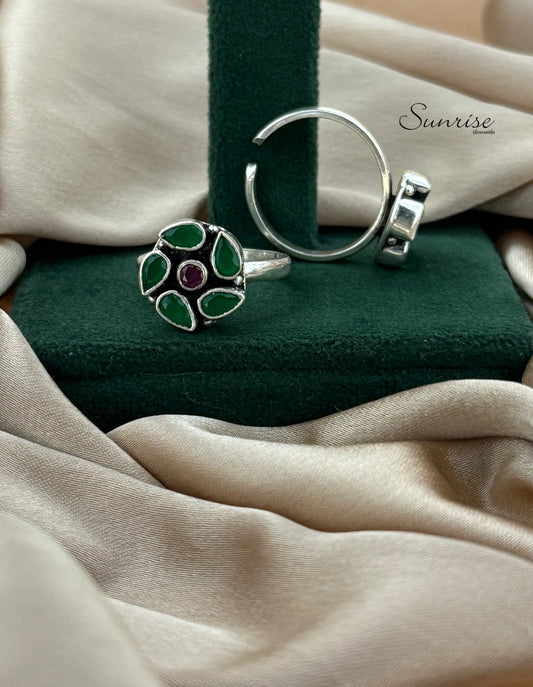 CUT STONE TOE RINGS