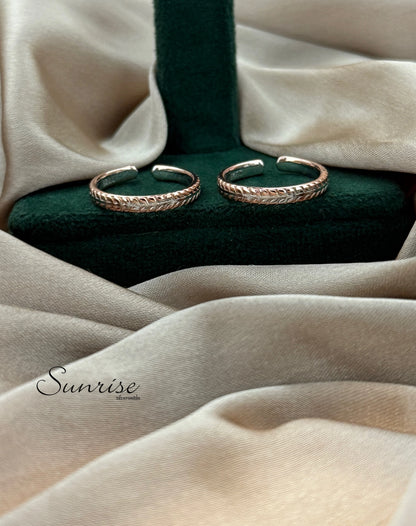 TWO TONE BAND TOE RINGS