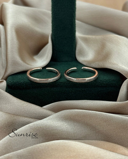 TWO TONE TOE RINGS