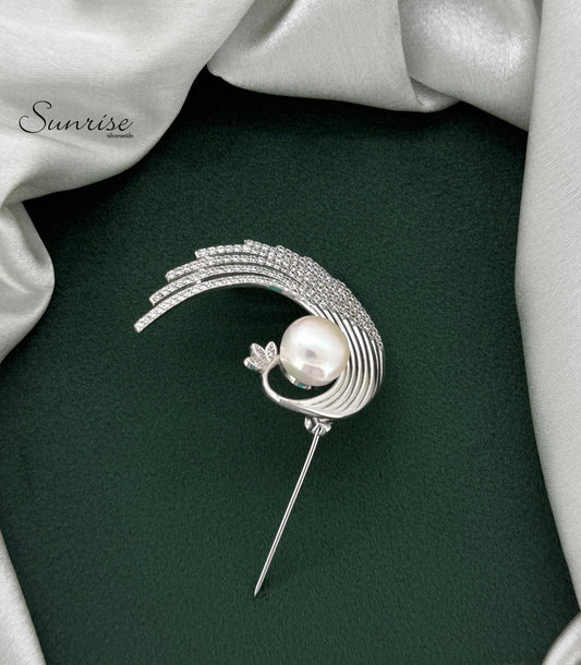 FANCY PEARL BROOCH