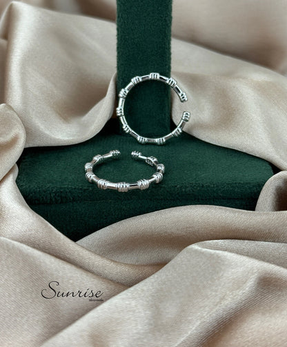 TRENDY TOE RINGS