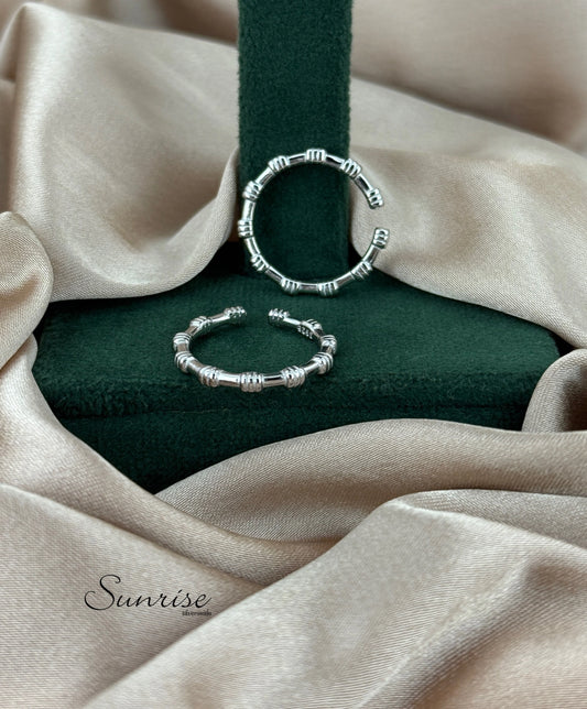TRENDY TOE RINGS
