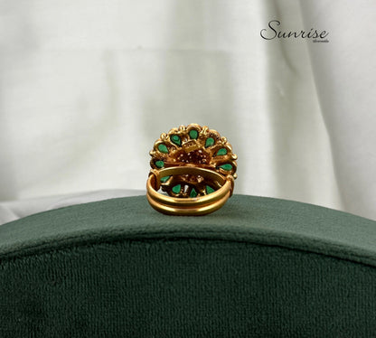 GREEN FLORAL FINGER RING