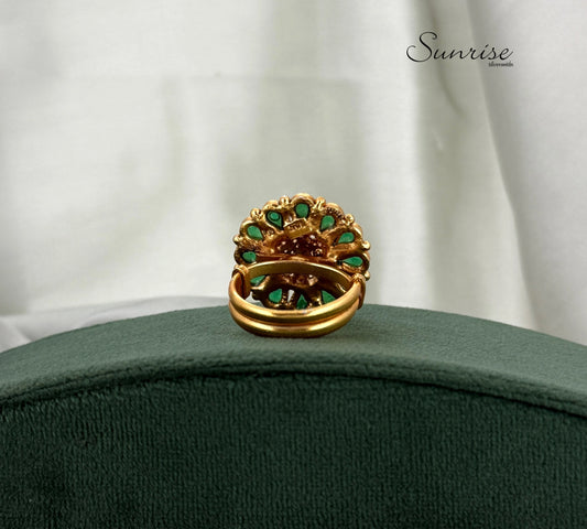 GREEN FLORAL FINGER RING