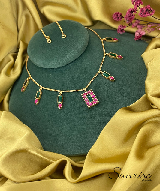 SQUARE JADAU SHORT NECKLACE