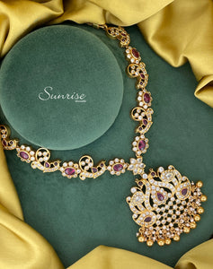 WHITE STONE ANTIQUE NECKLACE