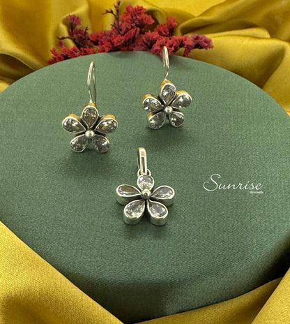 WHITE CUT STONE PENDANT SET