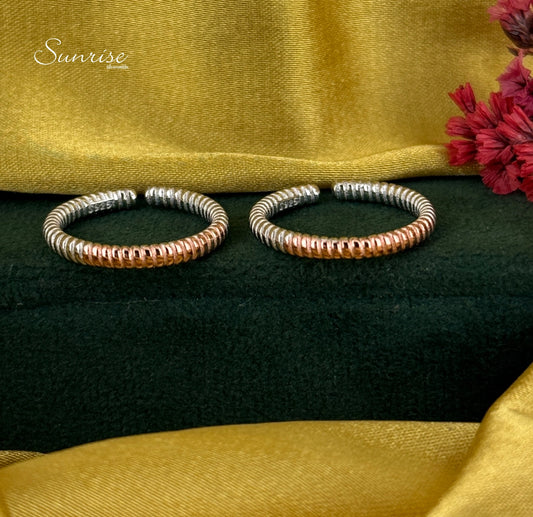 TWO TONE TOE RINGS