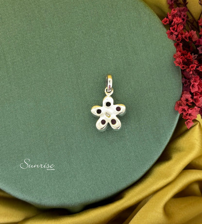 WHITE CUT STONE PENDANT SET