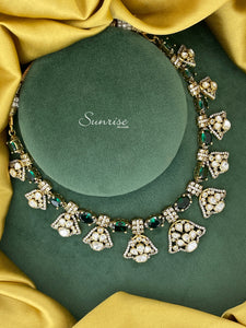 VICTORIAN NECKLACE