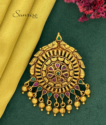 GOLD POLISH FANCY PENDANT