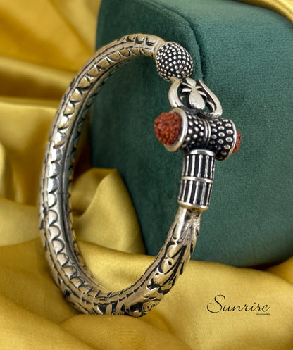 DHAMARUGA TRISHUL KADA