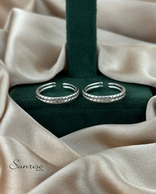 SILVER BAND TOE RINGS
