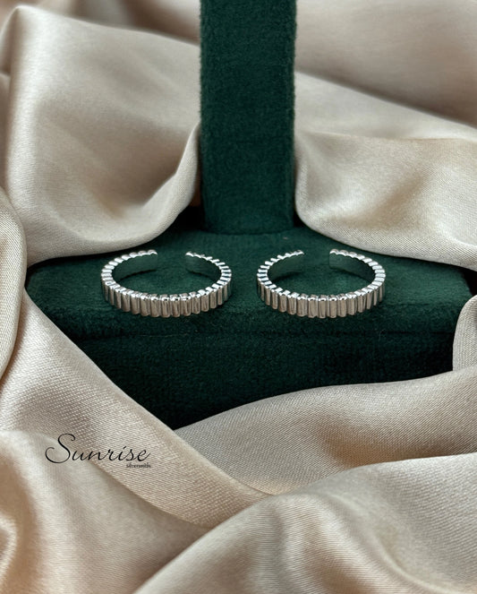 TRENDY TOE RINGS