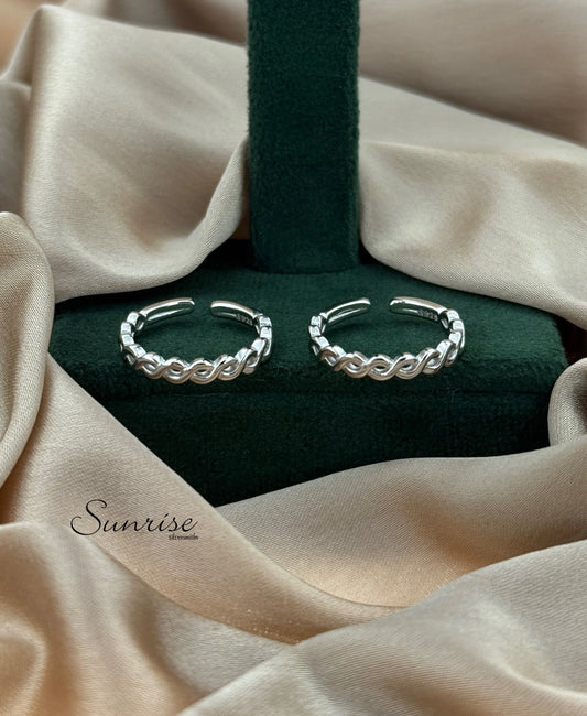 CELTIC KNOT TOE RINGS