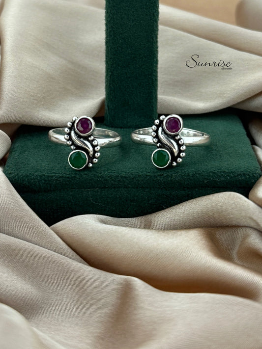 CUT STONE TOE RINGS