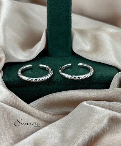 TRENDY TOE RINGS