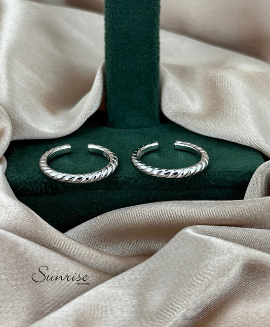 TRENDY TOE RINGS