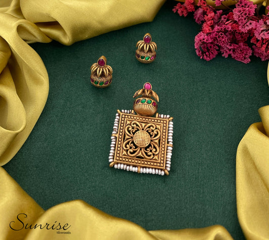 KALASHA PENDANT SET
