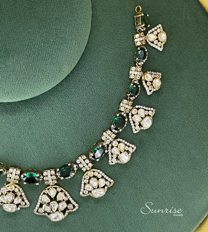 VICTORIAN NECKLACE
