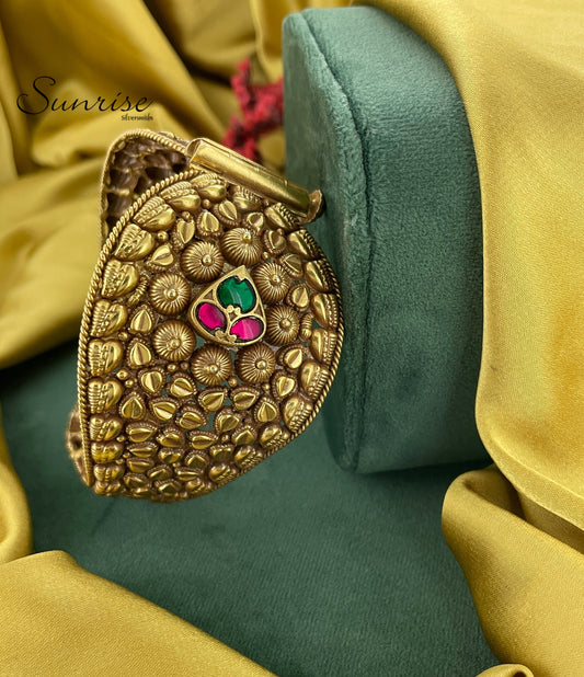 MATTE GOLD FINISH KUNDAN KADA