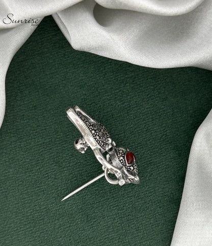 CLASSIC CAT BROOCH