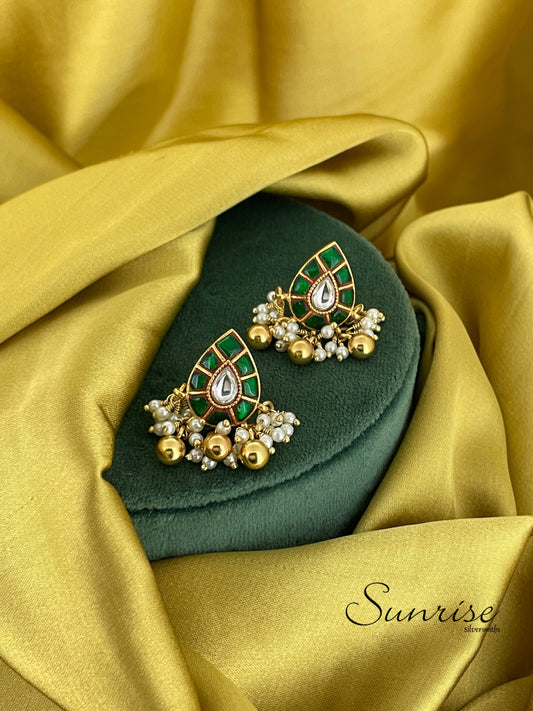 GREEN KUNDAN STUDS