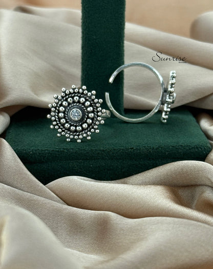 WHITE STONE TOE RINGS