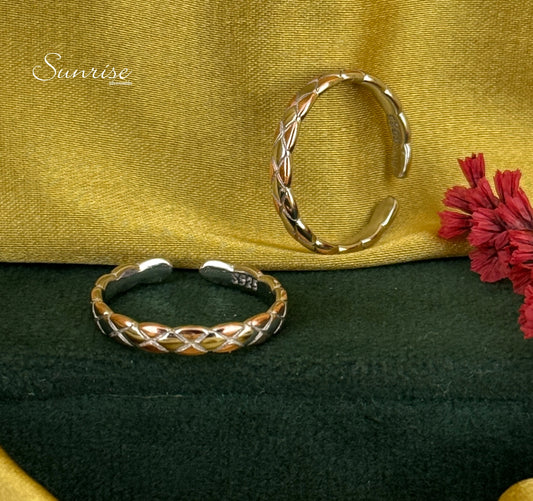 TWO TONE TOE RINGS