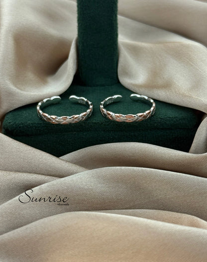 TWO TONE TOE RINGS