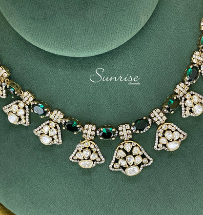 VICTORIAN NECKLACE
