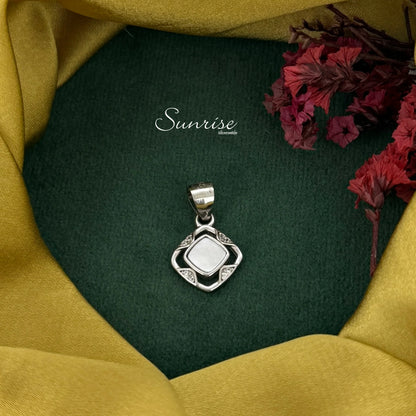 MOP FACNCY PENDANT